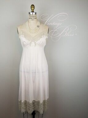 Vintage 1950's Romantic Pink Champagne Lace Trimmed Slip Chemise Bust Size 32~34
